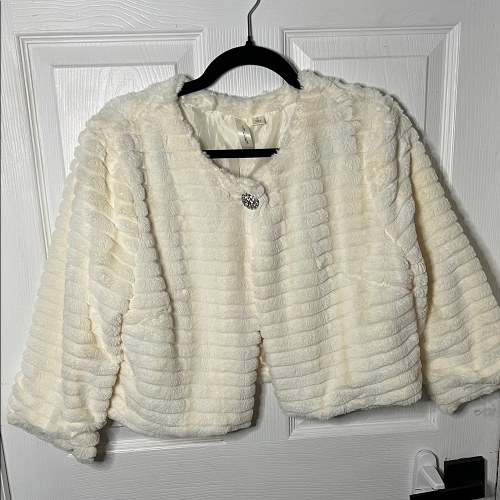 Tacera Cream faux fur jacket with Button Detail